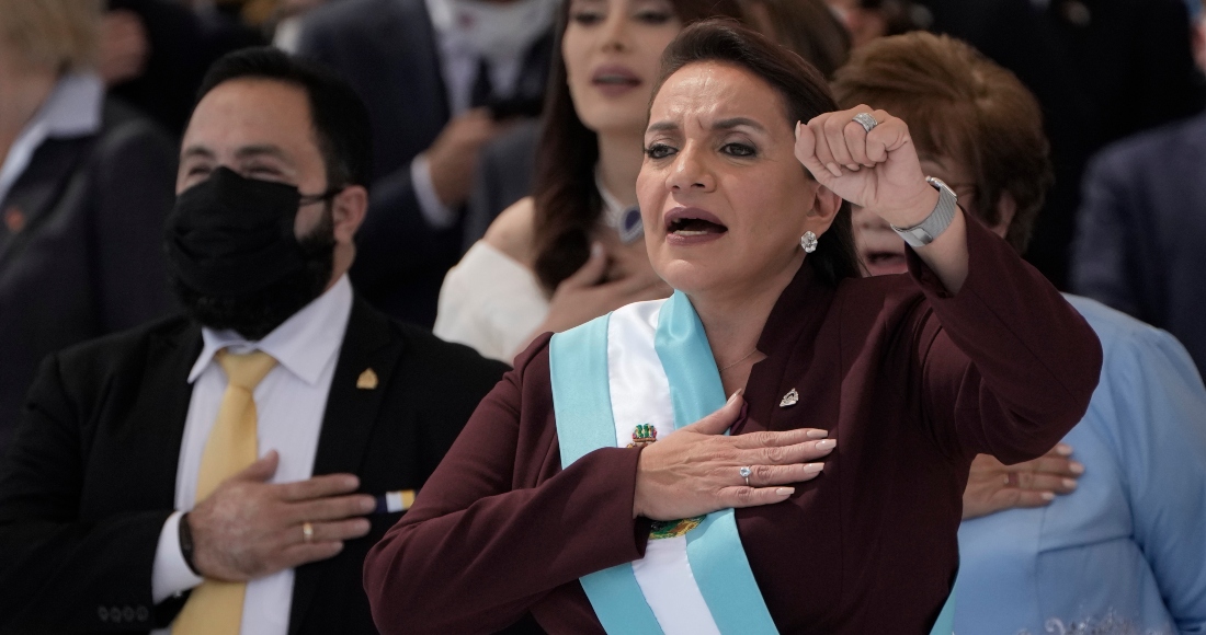 Xiomara Castro Juramenta Como La Primera Mujer Presidenta De Honduras En El Estadio Nacional De Tegucigalpa Honduras El Jueves De Noviembre De