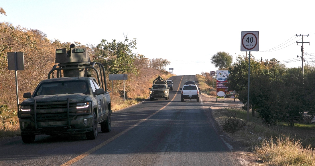 Personal Del Ejército Mexicano Patrulla La Zona Donde Fue Detonado Un Explosivo En Contra De Fuerzas Federales El De Febrero De En El Municipio De Tepalcatepec Estado De Michoacán