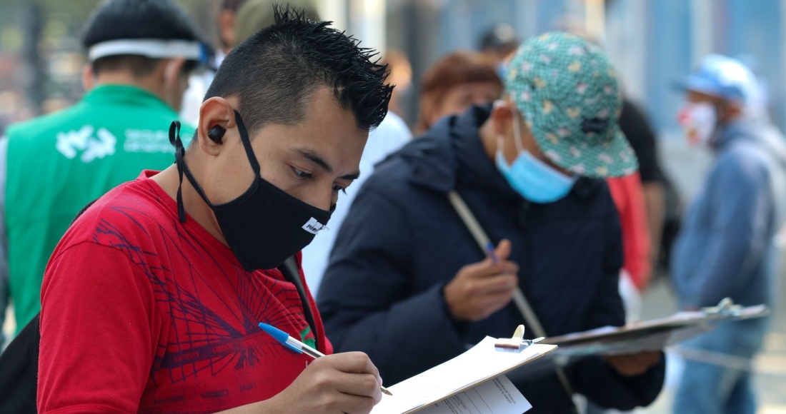 Capitalinos Asistieron a La Secretaría De Trabajo Y Fomento Al Empleo a Entregar Solicitudes Para Ser Beneficiarios Del Programa Acción Social Desempleo Covid