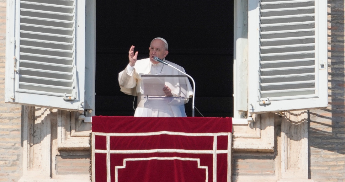 El Papa Francisco En La Ventana Sobre La Plaza De San Pedro En La Ciudad Del Vaticano El De Febrero Del