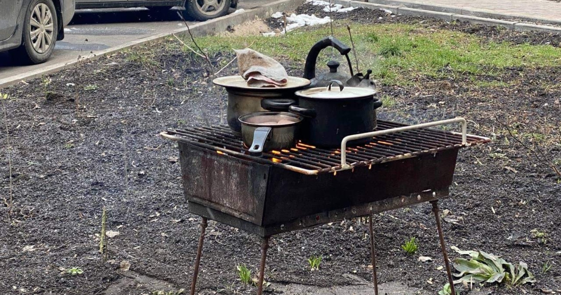 Los Residentes De La Ciudad De Mariúpol Han Llegado a Cocinar Hasta Palomas De Las Calles Para Poder Sobrevivir Al Asedio De Las Tropas Rusas Debido a La Escasez De Suministros Básicos En La Urbe