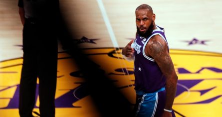 Fotografía de archivo de LeBron James de Los Ángeles Lakers.