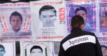 Madres y padres de los 43 normalistas desaparecidos de la Escuela Normal Rural "Raúl Isidro Burgos" ofrecieron su postura sobre el Tercer Informe Ayotzinapa del Grupo Interdisciplinario de Expertos Independientes (GIEI).