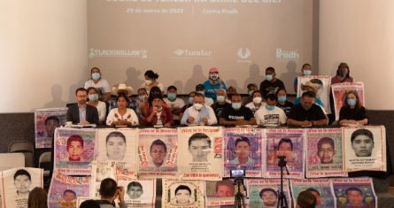 Madres y padres de los 43 normalistas desaparecidos ofrecieron su postura sobre el tercer informe Ayotzinapa del Grupo Interdisciplinario de Expertos Independientes.