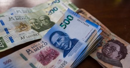 Aspectos de billetes mexicanos. Durante la cuesta de enero especialistas recomiendan medir los gastos.