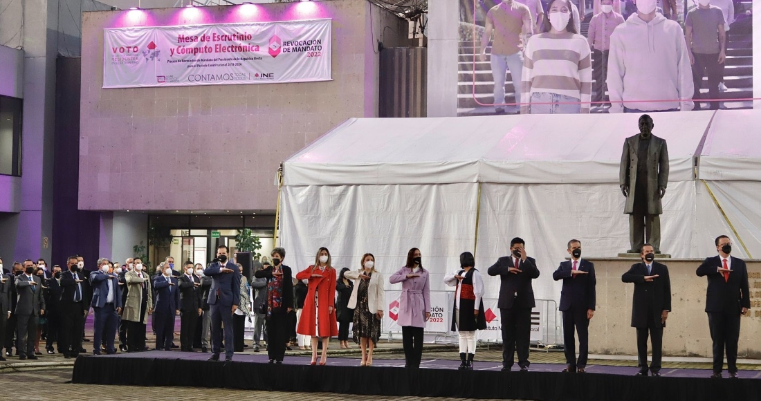 La Mañana De Este Domingo Se Llevó a Cabo La Ceremonia Cívica En La Explanada Del Instituto Nacional Electoral ine Para Arrancar Jornada Electoral De La Revocación De Mandato