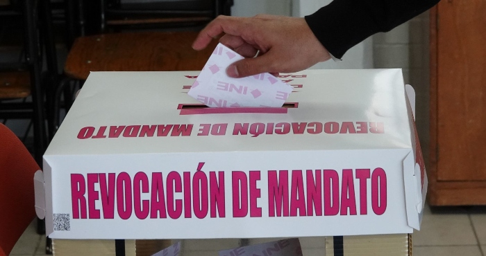 Capitalinos Acudieron a Emitir Su Voto En Casillas Electorales De La Alcaldía Iztapalapa Para La Consulta De La Revocación De Mandato De Andrés Manuel López Obrador Presidente Constitucional De Los Estados Unidos Mexicanos