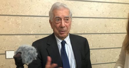 El escritor peruano Mario Vargas Llosa en una imagen de archivo.