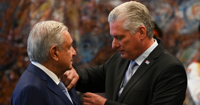 El Presidente Mexicano Andrés Manuel López Obrador Es Condecorado Por Su Homólogo Cubano Miguel Díaz canel Con La Orden José Martí En El Palacio De La Revolución En La Habana Cuba El Domingo De Mayo De