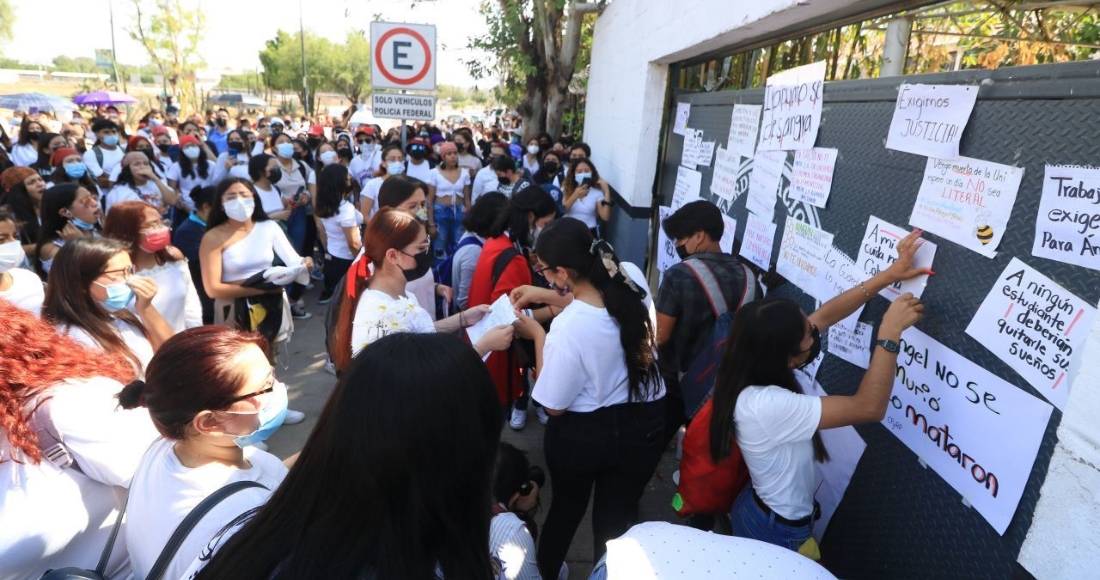 Estudiantes De La Universidad De Guanajuato Se Manifiestaron Para Exigir Justicia Por La Muerte De Su Compañero Ángel Yael Ignacio Rangel De Años Quien Murió Por Disparos De Un Elemento De La Guardia Nacional