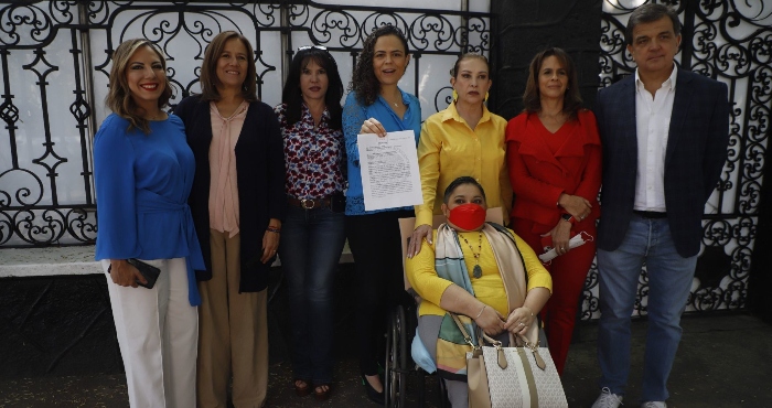 Los Diputados De Va Por México Laura Contreras Margarita Zavala Del Campo Teresa Castell Mariana Gómez Del Campo Gabriela Sodi Sofia Carvajal Isunza Norma Aceves Y Xavier Zirio Acudieron a La Oficina En México Del Alto Comisionado De La Naciones Unidas En México Para Interponer Una Queja Contra El Jefe Del Ejecutivo Por Su Discurso De Odio