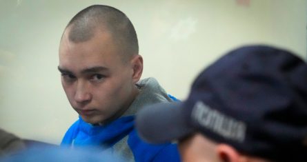 El soldado ruso Vadim Shishimarin, acusado de crímenes de guerra, en el tribunal en Kiev, Ucrania, el 18 de mayo del 2022.