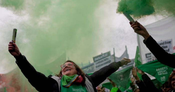 Mujeres Argentinas Protestan Contra La Anulación De La Sentencia Roe Vs Wade Por Parte De La Corte Suprema De Estados Unidos Que Elimina Las Protecciones Constitucionales De Las Mujeres Para El Aborto En Buenos Aires Argentina El Lunes De Junio De