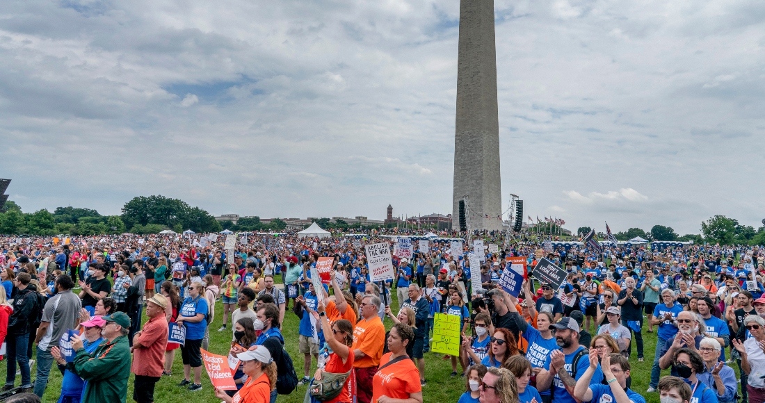 Una Multitud Participa En La Segunda Manifestación De La Marcha Por Nuestras Vidas En Apoyo Del Control De Armas Frente Al Monumento a Washington El Sábado De Junio De En Washington