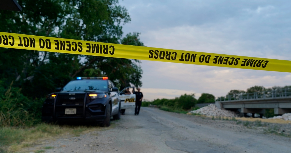 Zona Acordonada Por La Policía Tras El Hallazgo De Decenas De Personas Muertas Posiblemente Migrantes En Un Camión De Carga El Martes De Junio De En San Antonio Texas