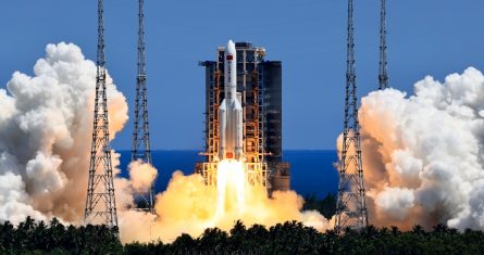 El cohete chino Larga Marcha 5B Y3 lleva la cápsula de laboratorio Wentian al despegar de la plataforma en Wenchang, provincia Hainan, China, el 24 de julio de 2022. Foto de la agencia de noticias Xinhua.