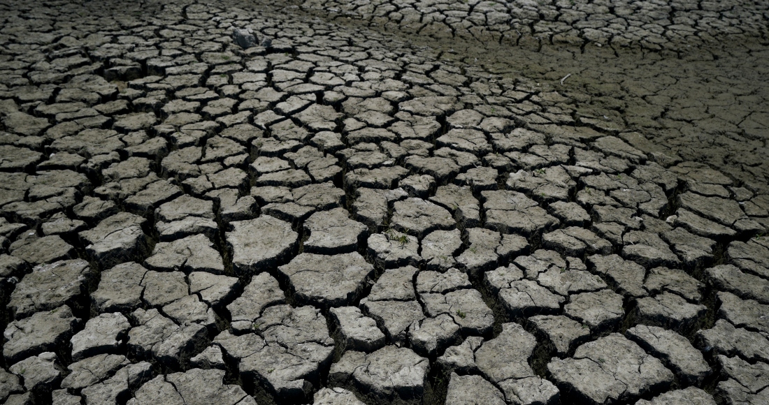 La Tierra Seca Y Agrietada Es Visible En El Embalse La Boca Que Abastece De Agua a La Ciudad Norteña De Monterrey Que Está Casi Seco Debido a Que La Parte Norte De México Se Ve Afectada Por Una Intensa Sequía En Santiago México El Sábado De Julio De