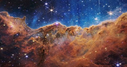 La Nebulosa de Carina alberga muchas estrellas masivas, varias veces más grandes que el Sol.