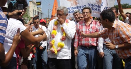 El Presidente Andrés Manuel López Obrador y su hermano Pío López Obrador.