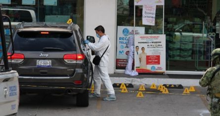 A las 3 y media de la tarde, en la avenida 2 de Abril, en el Barrio del Zapote, fue asesinado a balazos Guillermo Mendoza Suárez, hijo del Alcalde de Celaya Javier Mendoza Márquez.