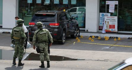 Guillermo Mendoza Suárez, hijo del Alcalde de Celaya, Javier Mendoza Márquez, fue asesinado afuera de una farmacia.