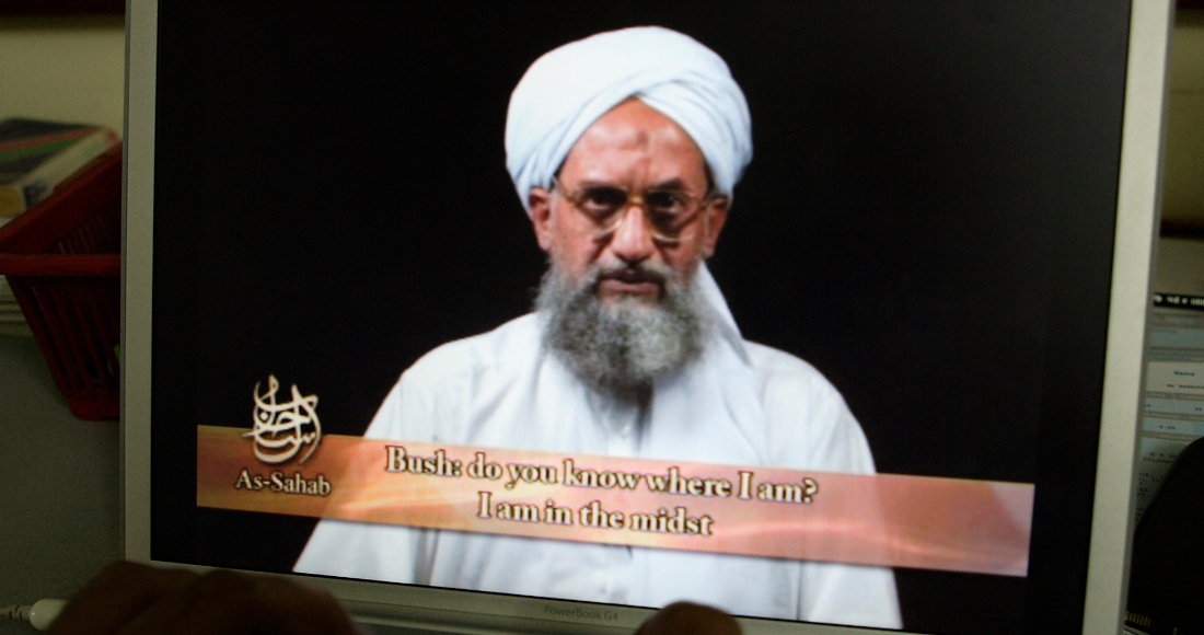 En Esta Toma De La Pantalla De Una Computadora a Partir De Un Dvd Preparado Por Producciones Al Sahab Ayman Al Zawahri Líder De Al Qaeda Habla El De Junio De En Islamabad Pakistán