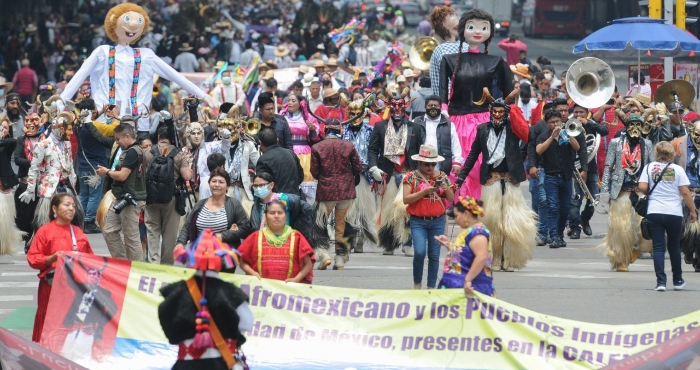 Los Integrantes De Pueblos Indígenas Avanzaron Por Paseo De La Reforma Hasta Llegar Al Zócalo