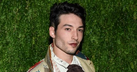 Ezra Miller asiste al 15to evento anual CFDA/Vogue Fashion Fund en Brooklyn Navy Yard, en Nueva York, el 5 de noviembre de 2018.