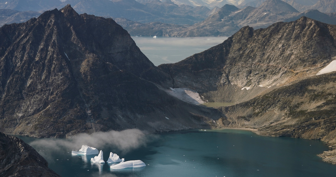 Icebergs Vistos Desde La Ventana De Un Avión Con Científicos De La Nasa a Bordo Mientras Llevan a Cabo Una Misión Para Dar Seguimiento Al Derretimiento Del Hielo El De Agosto De En El Este De Groenlandia