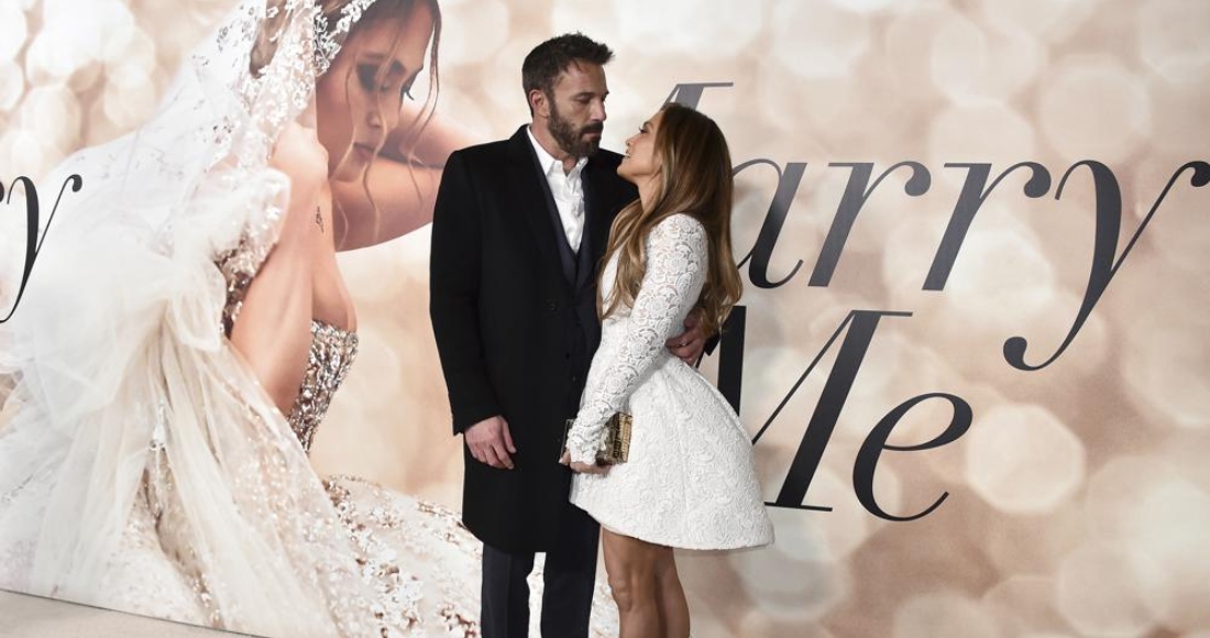 Jennifer López Y Ben Affleck Asisten a Una Función Especial De marry Me El De Febrero De En El Dga Theater De Los Ángeles