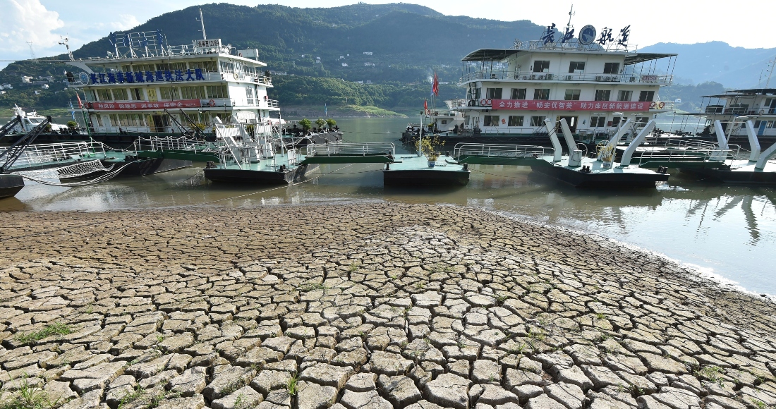 Muelles Sobre Tierra Seca Después De Que El Nivel Del Agua Bajara En El Río Yangtsé En Chongqing Al Suroeste De China El Martes De Agosto De