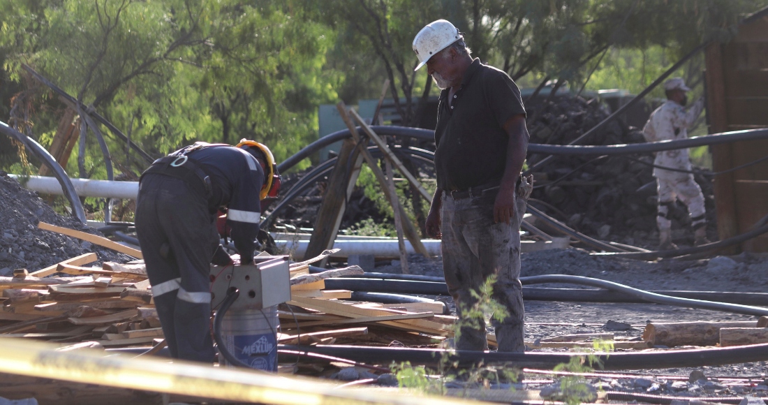 Voluntarios Ayudan En El Rescate De Mineros Atrapados En Una Mina De Carbón Colapsada E Inundada En Sabinas Estado De Coahuila México El Jueves De Agosto De